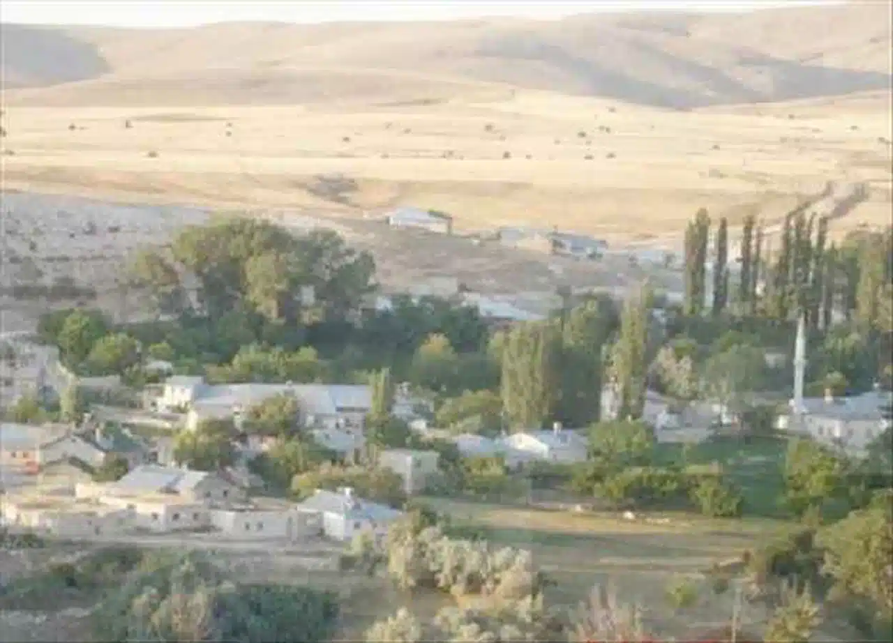 "ORDA BİR KÖY VAR UZAKTA" (ETYEMEZ)