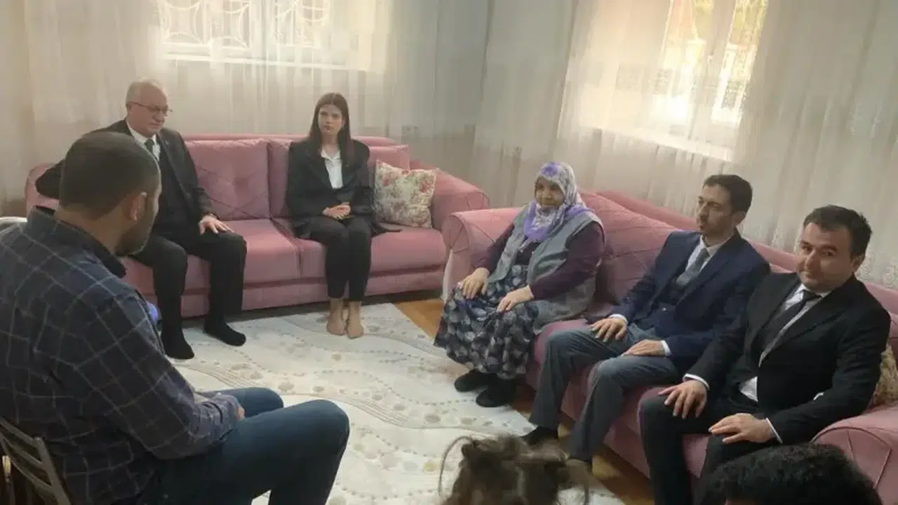 Kangal Kaymakamından Şehit Ailelerine Bayram Ziyareti 