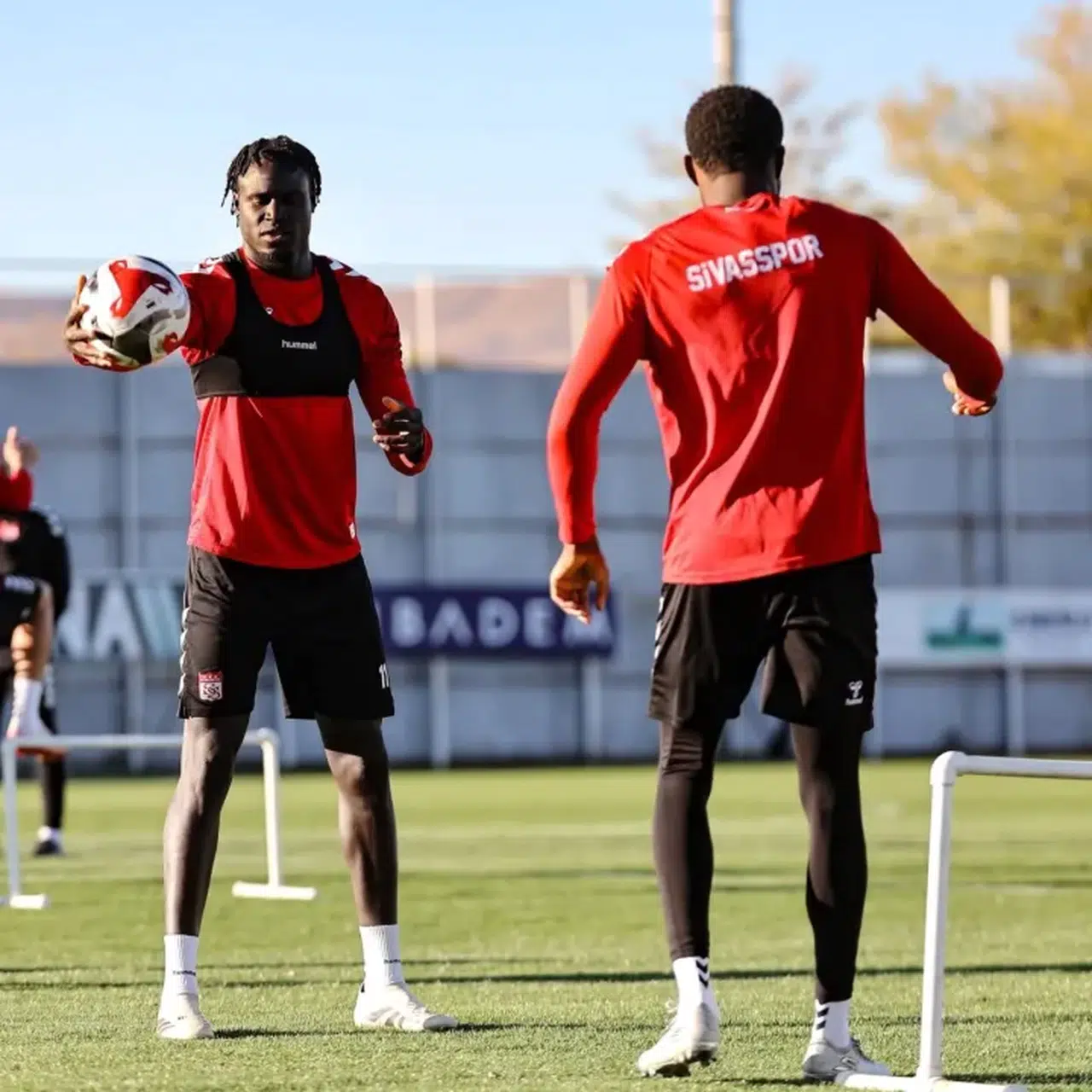 Özbelsan Sivasspor'da Ümraniyespor Maçı Hazırlıkları Tam Gaz: Yiğidolar İstanbul'a Bileyleniyor!