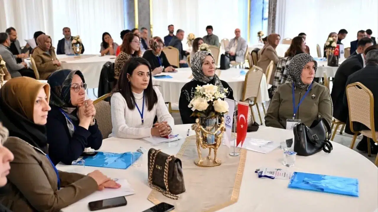Yeşilyurt Belediyesi'nden Türkiye'de Bir İlk: 'Aile Mentörlüğü' Projesi Başladı!