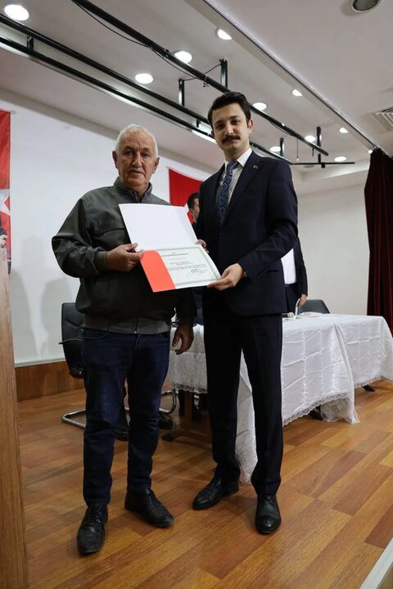 Sivas’ta Muhtarlara Teşekkür Belgesi