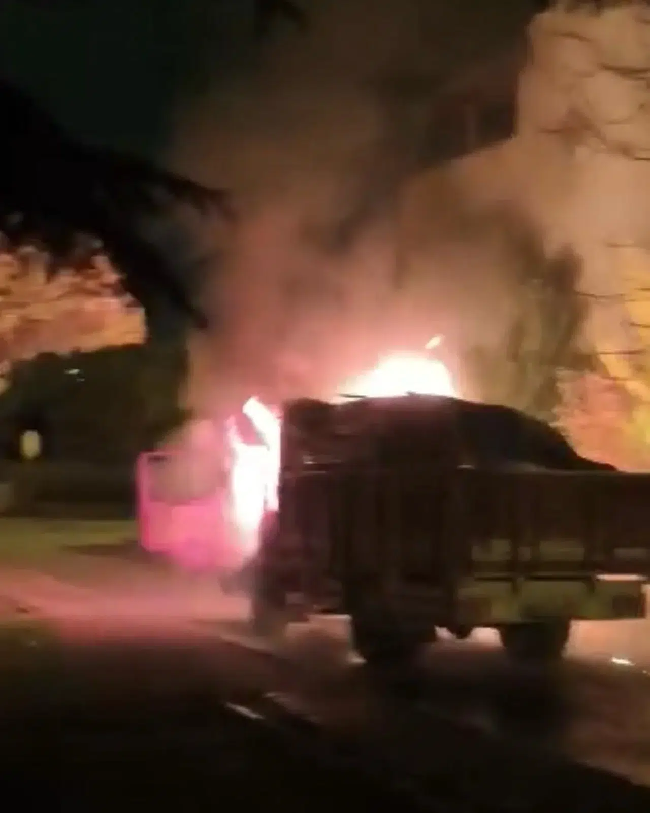 Kayseri'de Park Halindeki Kamyon ve Ticari Araç Alev Aldı