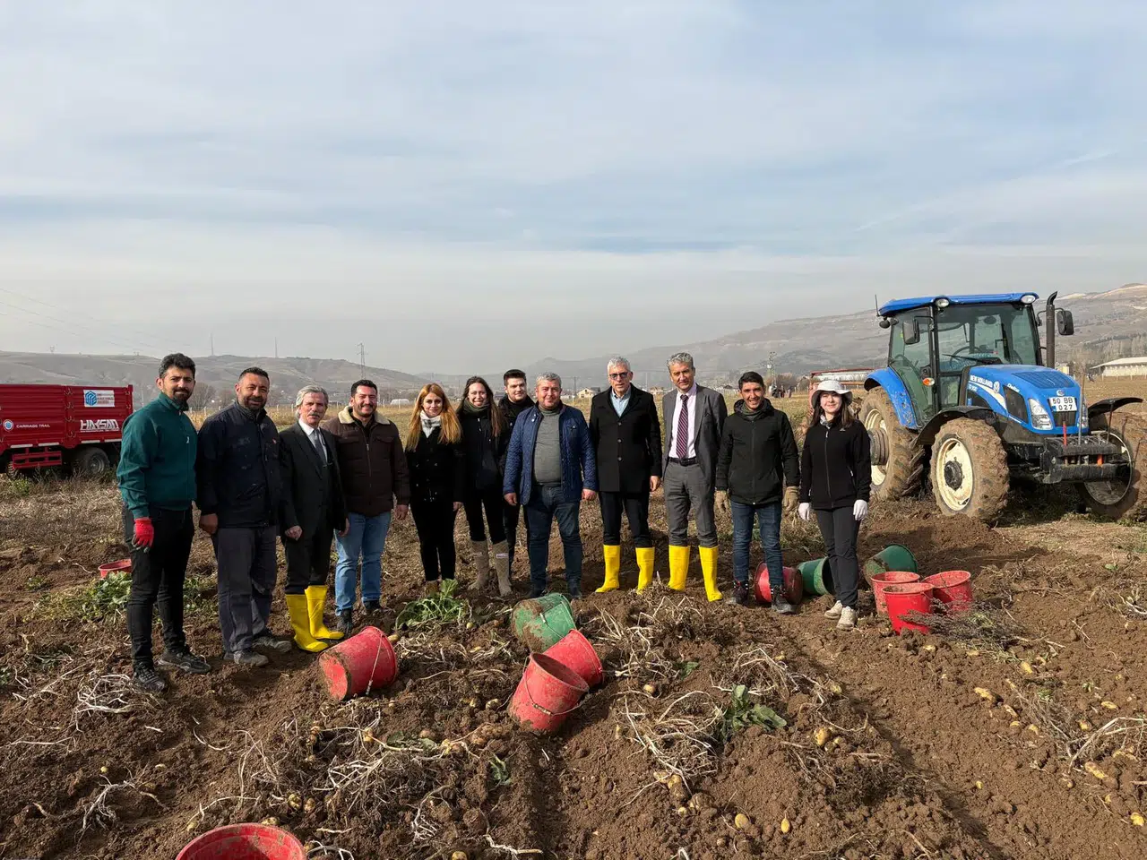Organomineral Gübre İle Yetiştirilen Patatesler Hasat Ediliyor
