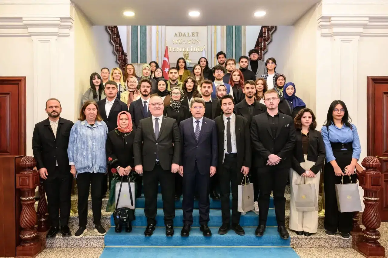 Hukuk Öğrencilerinden Adalet Bakanı’na Ziyaret