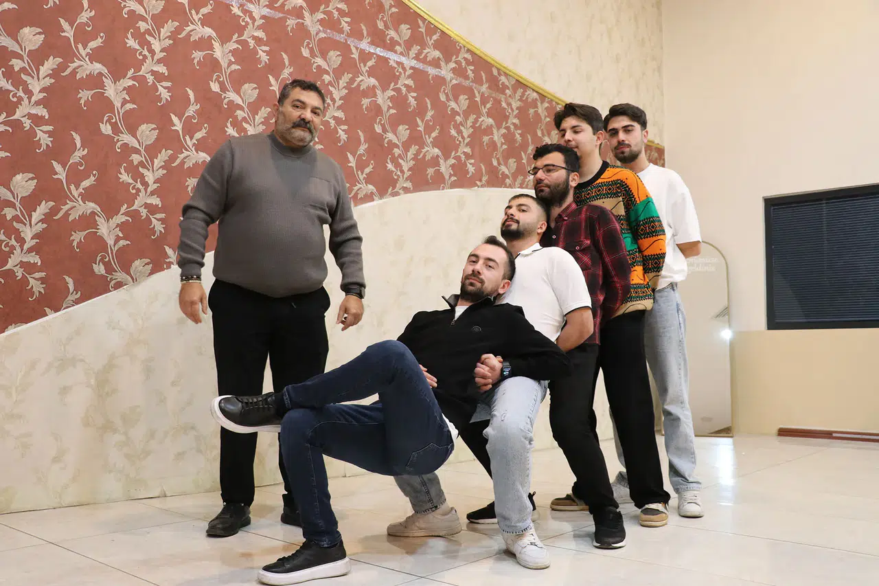 Halayda Ayak Tabanı Göstermek Ayıp mı? Figürler Yanlış!