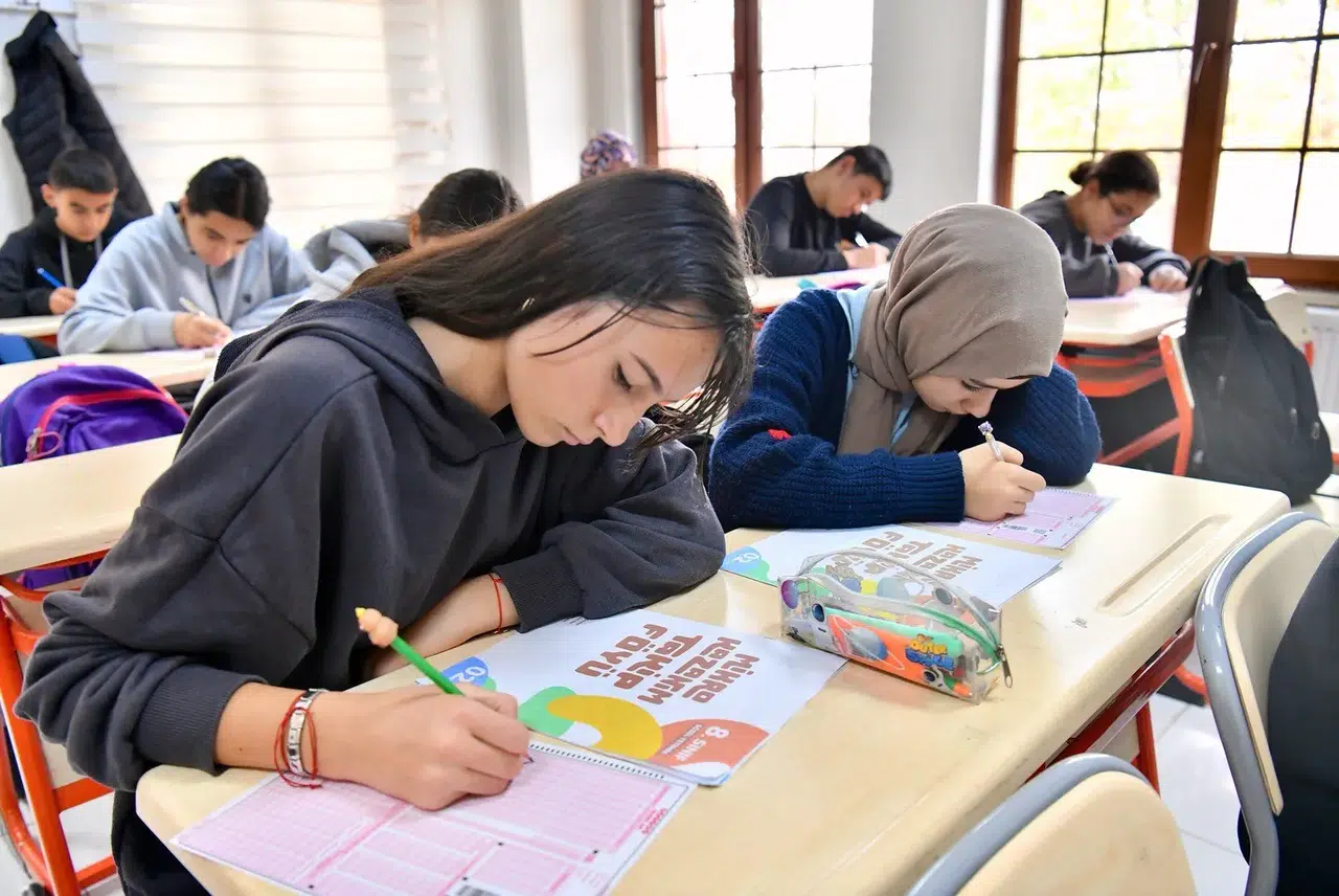 Eğitime Destek: Öğrencilere Ücretsiz LGS, DYK, YKS Kurs İmkanı