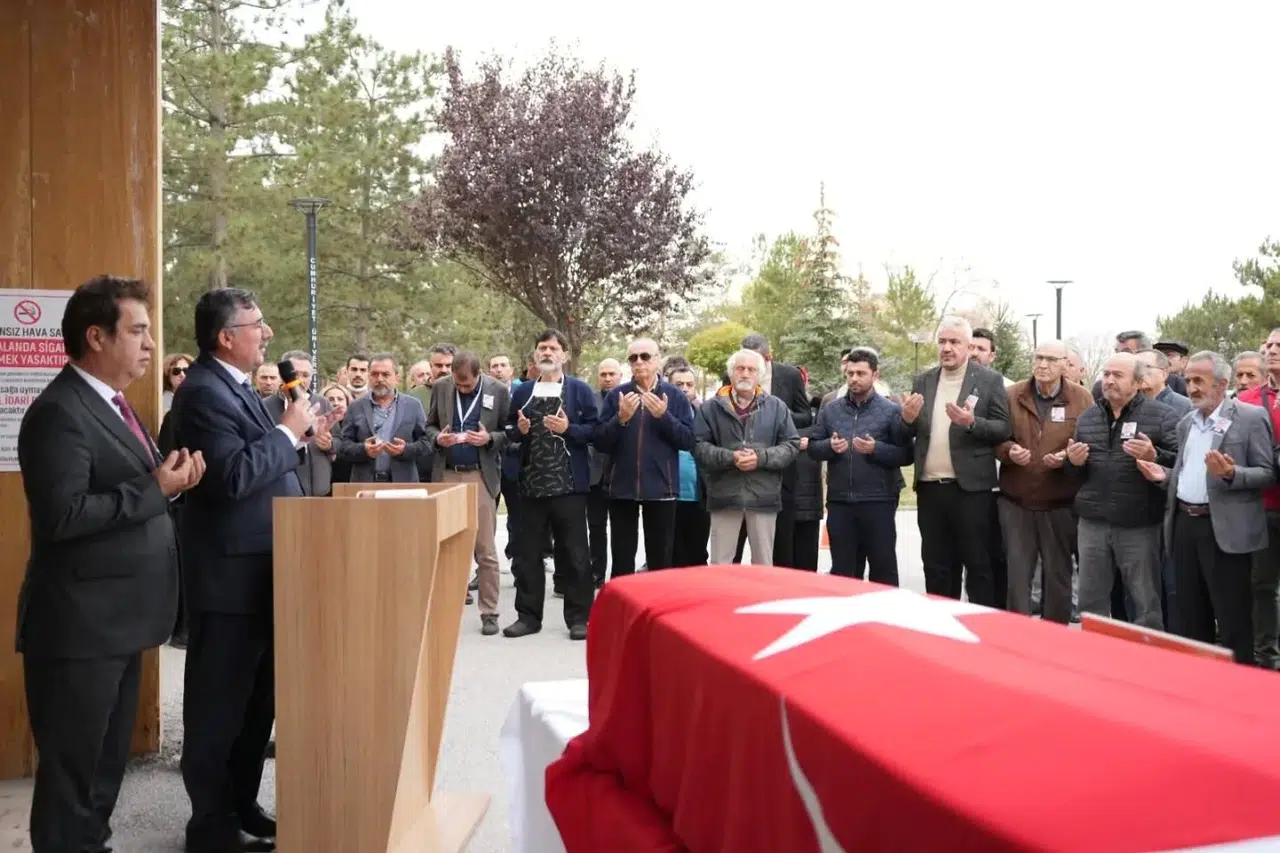 Prof. Dr. Solak, Son Yolculuğuna Uğurlandı