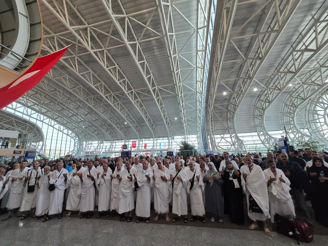 Umreciler Dualarla Uğurlandı: Erzincan'dan Mekke Medine Yolculuğu