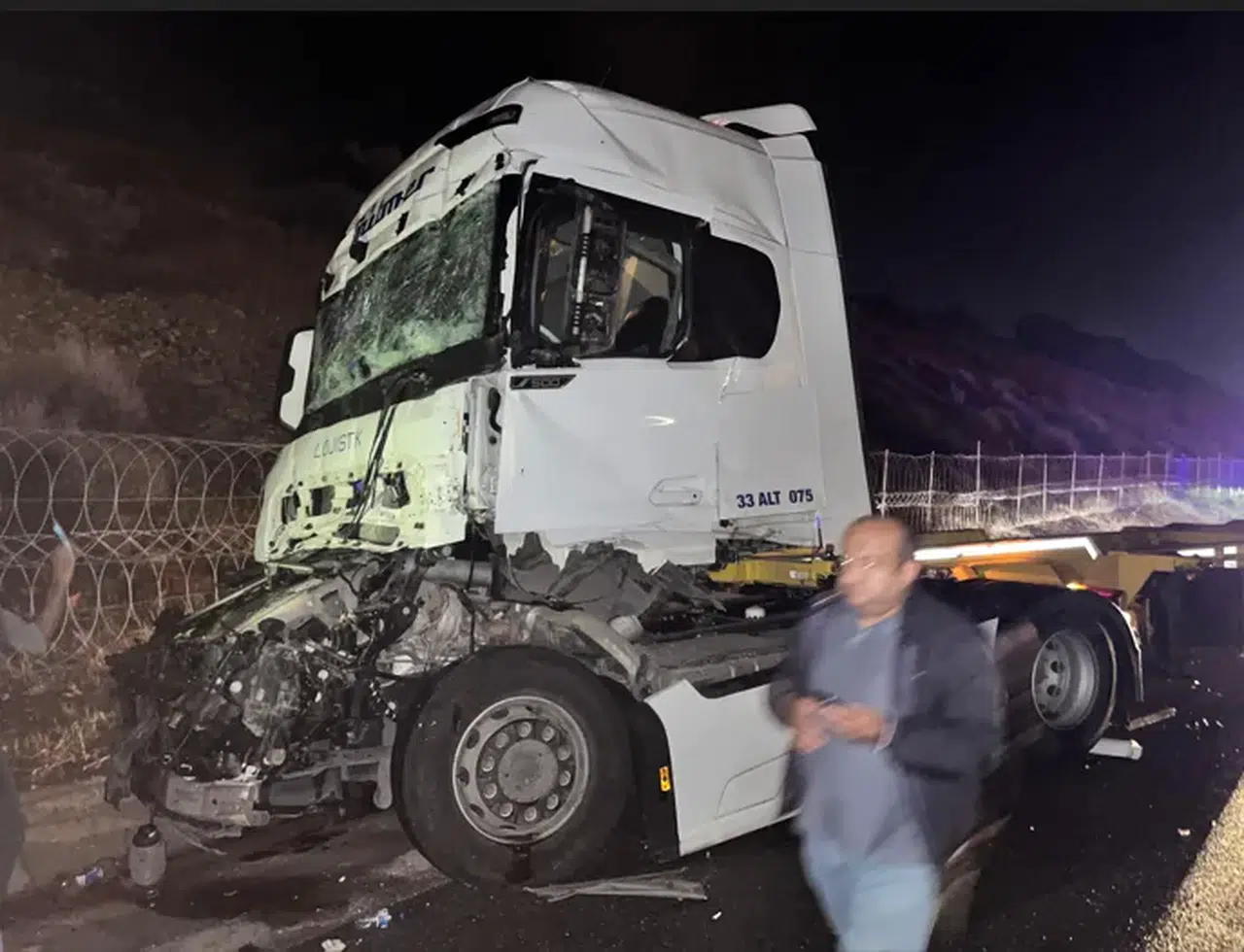 Tarsus otoyolunda zincirleme kaza: 4 araç birbirine girdi