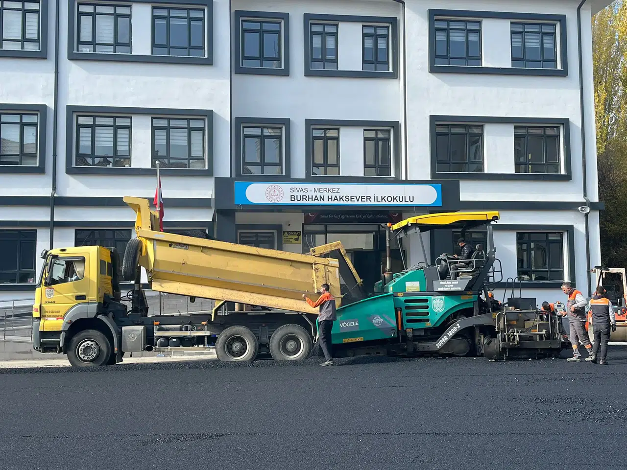 Sivas İl Özel İdaresi’nden Okul Bahçesine BSK Kaplama