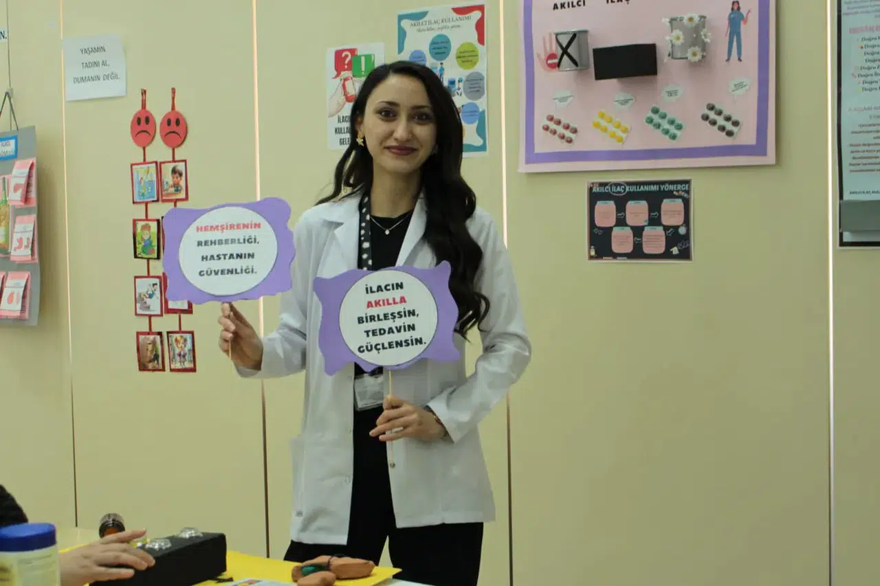 Hemşirelik Öğrencilerinden Sağlık Eğitimi Materyalleri Sergisi