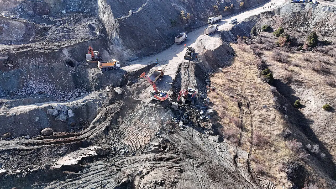 Divriği Maden Göçüğü: Kayıp Şantiye Müdürü 9 Gündür Aranıyor