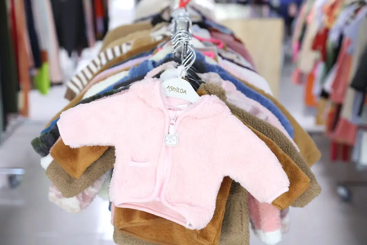 5 Bin Aileye Kışlık Kıyafet Desteği: Dost Market ve Dost Mağaza