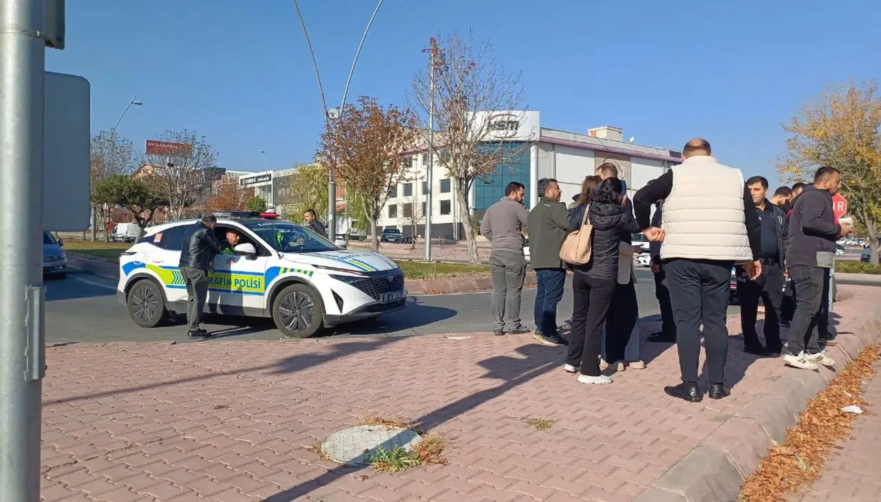 Kayseri'de Zincirleme Kaza: 5 Araç Birbirine Girdi, 5 Yaralı Var