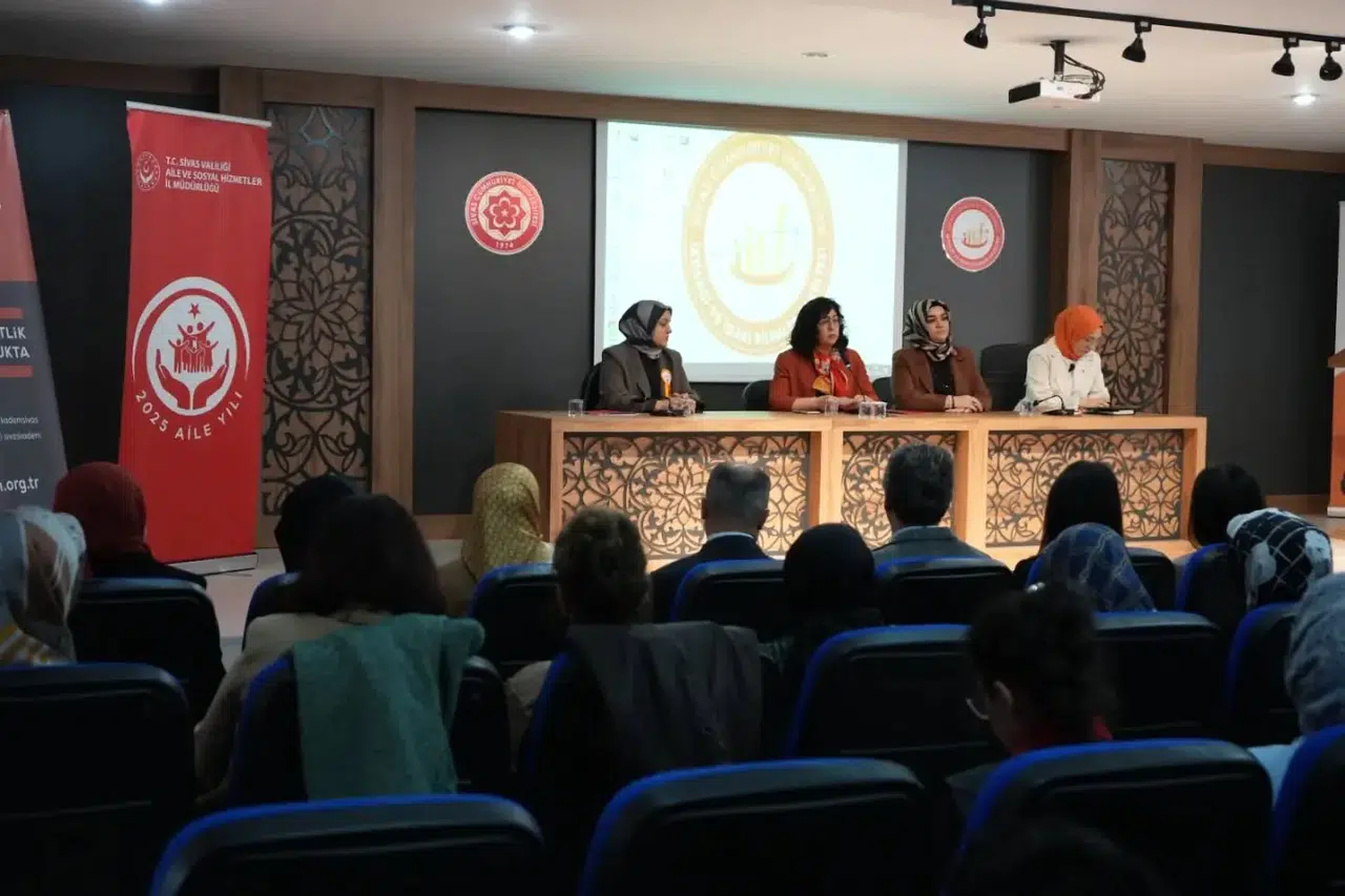 Sivas’ta Kadına Yönelik Şiddete Karşı Farkındalık Paneli Düzenlendi