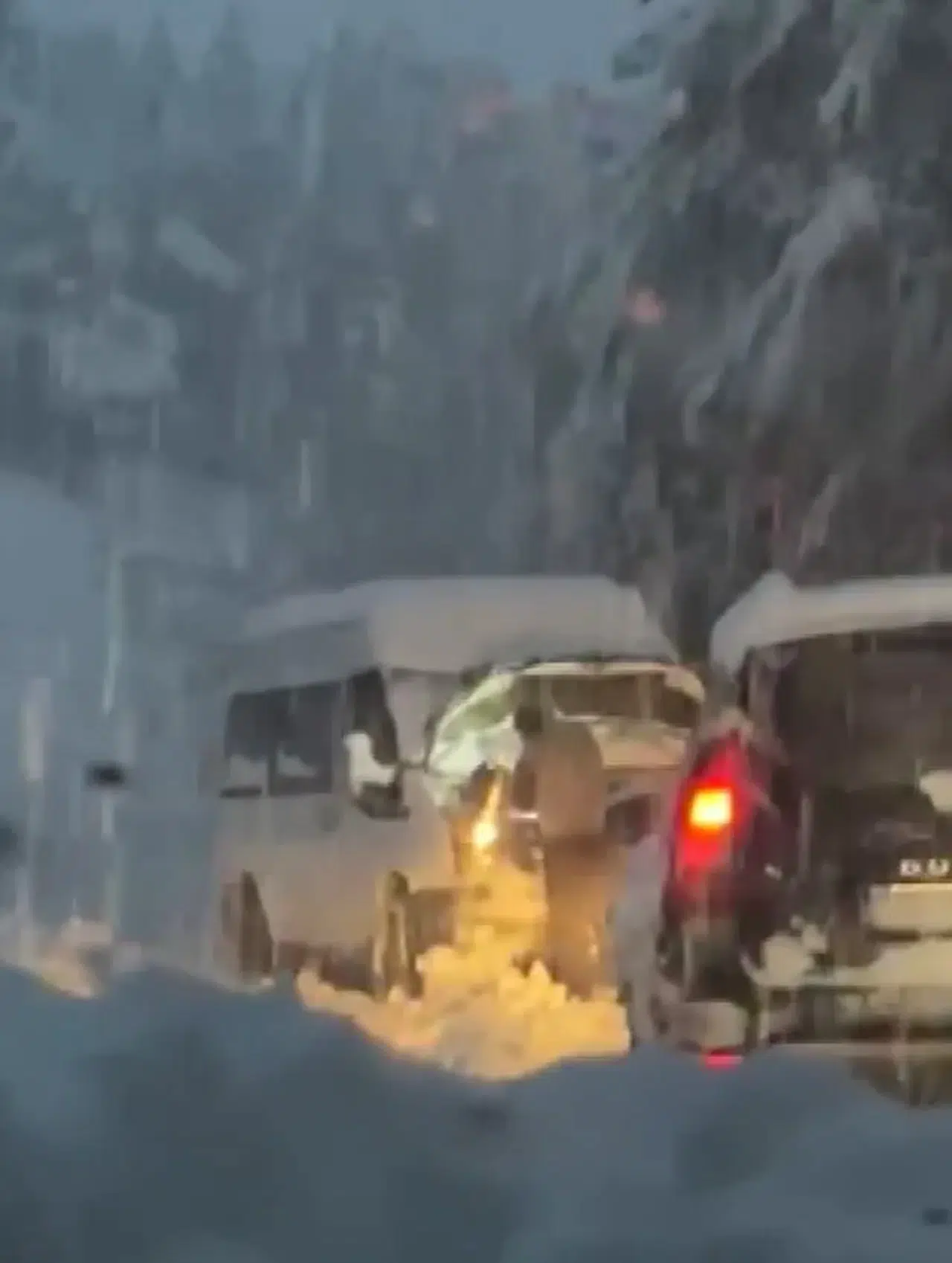 Sivas'ta Kar ve Tipi Hayatı Felç Etti: Yollar Kapatıldı