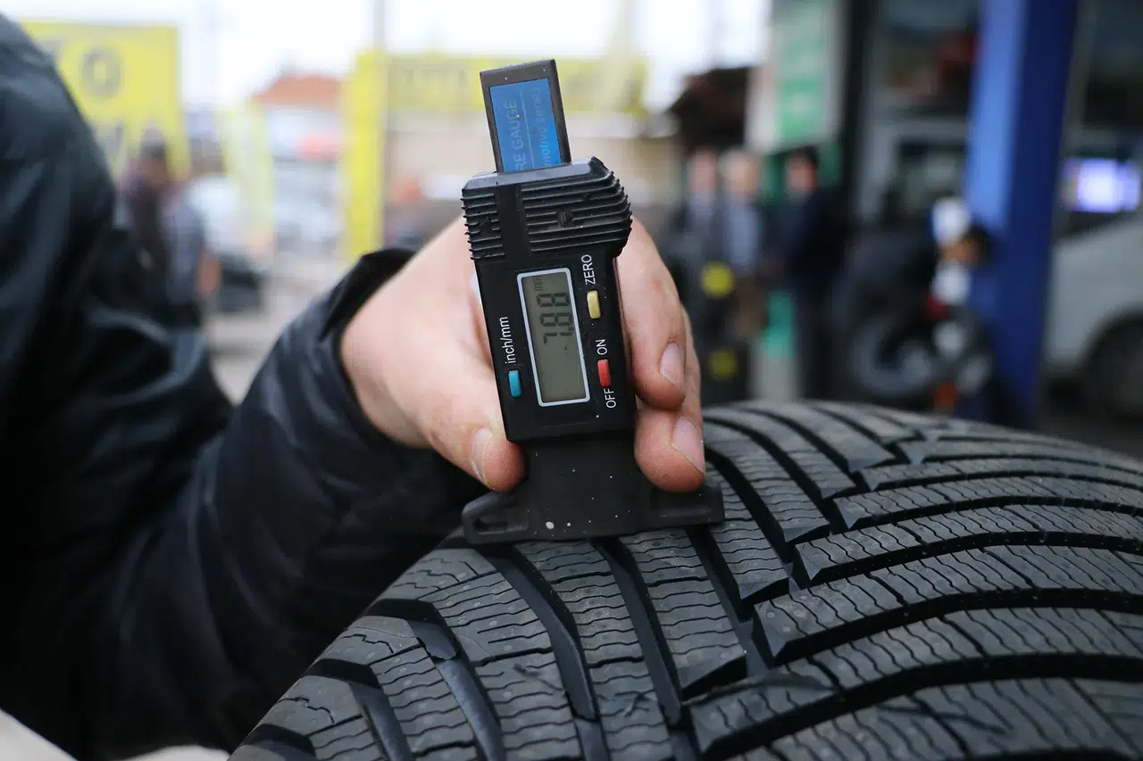 7 Derece Uyarısı! Kış Lastiği Değişiminde Yoğunluk Başladı