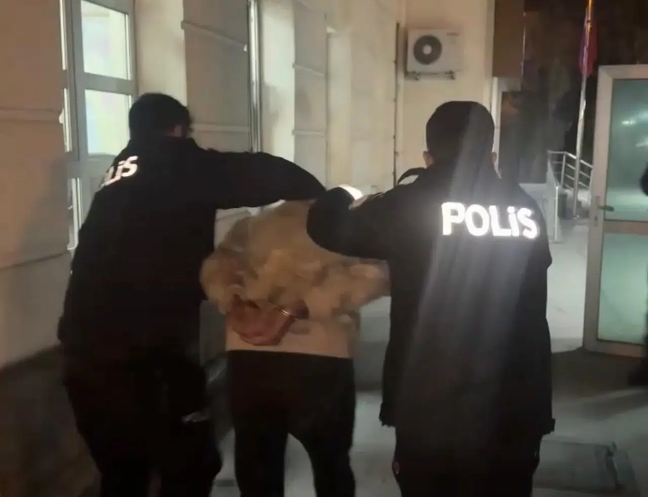 Temizliğe Geldi, Altınları Çaldı: Ev Hırsızı Yakalandı!