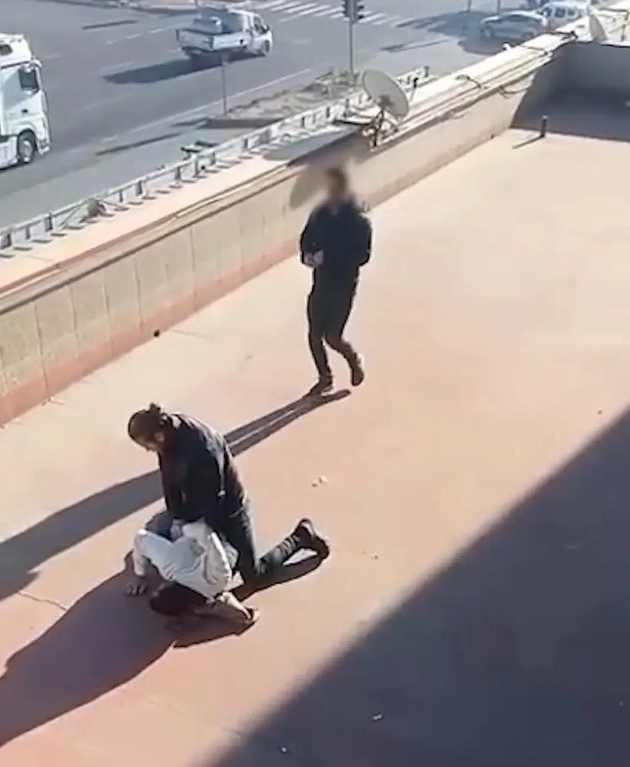 10 Yıl Hapis Cezası Olan Hırsız, Terastan Kaçarken Yakalandı!