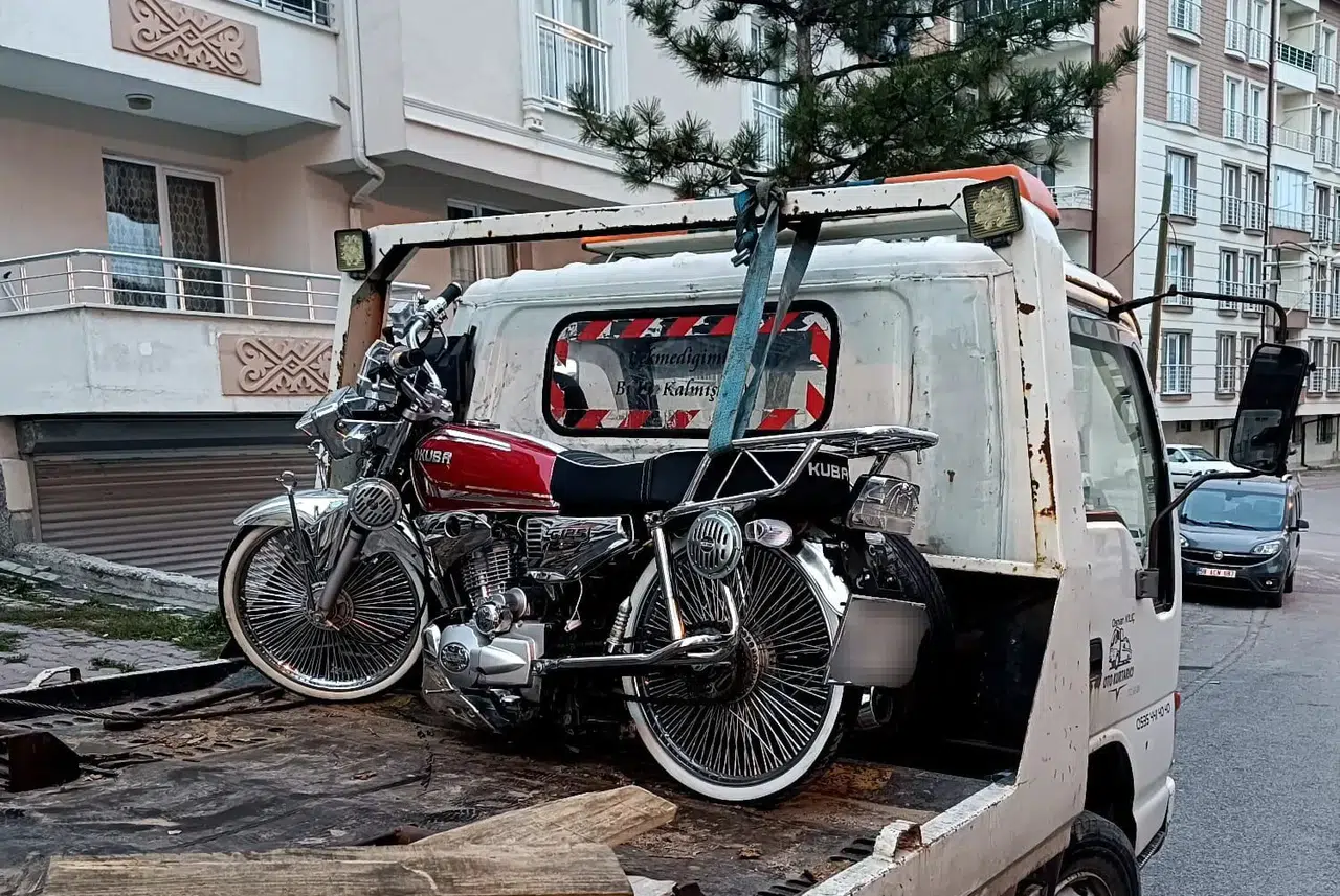 Emniyet Affetmedi: Drift Yapan Motosiklet Sürücüsüne Büyük Ceza!