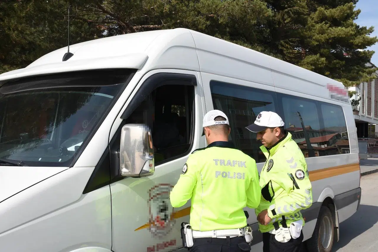 Erzincan'da Güvenli Okul Denetimi: Okul Çevresi Temizleniyor