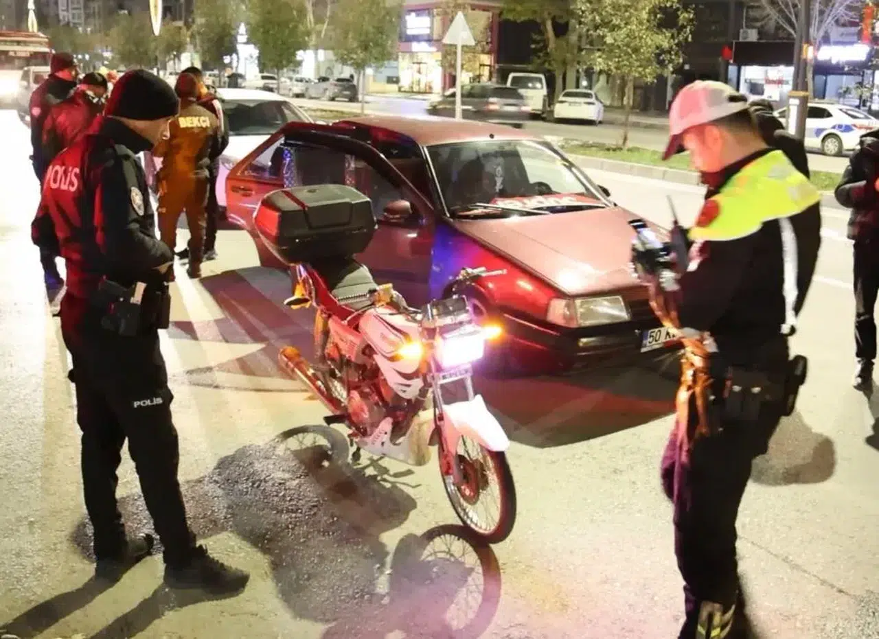 Standart Dışı Motosiklete Ceza