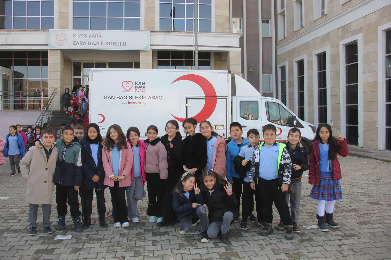 Zara Gazi İlkokulunda Kan Bağışı Rekoru: 8 Saatte 98 Bağış