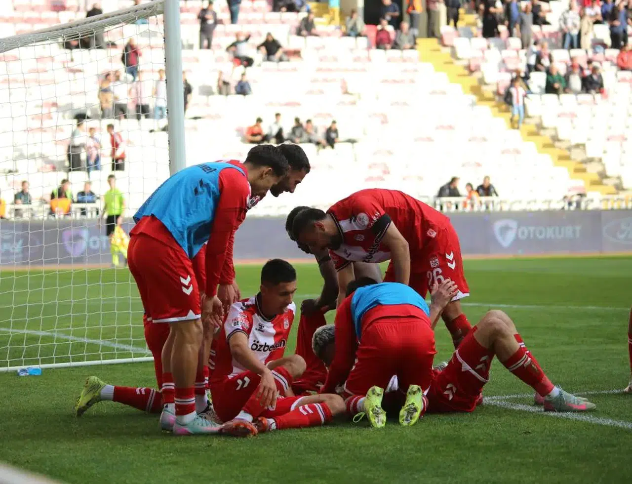 Sivasspor 3 puanı 3 golle aldı