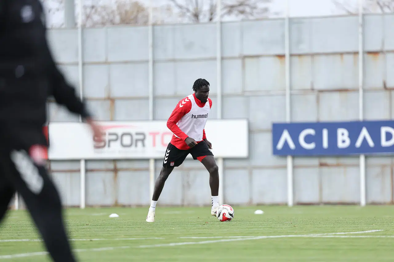 Yiğidolar'da Esenler Erokspor Maçı Hazırlıkları Sürüyor