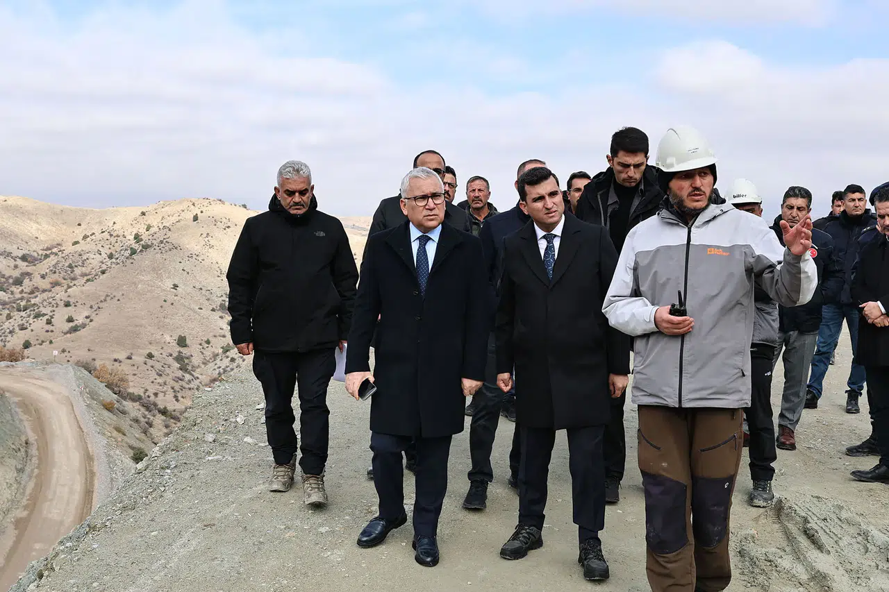 Vali Şimşek: Toprak Hareketi Devam Ediyor, Çalışmalar Riskli İlerliyor