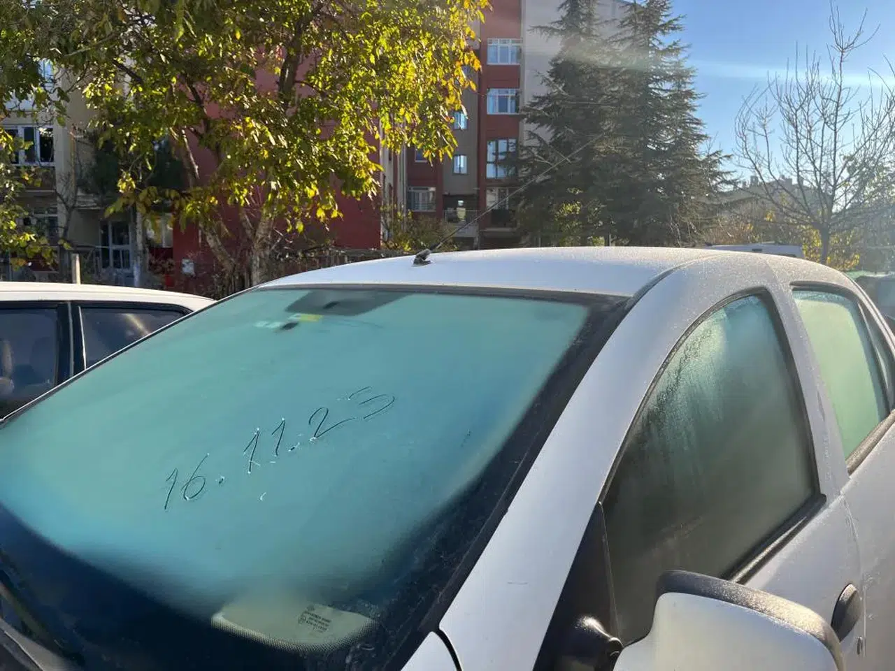 Sabah Saatlerinde Araçlar Buz Tuttu