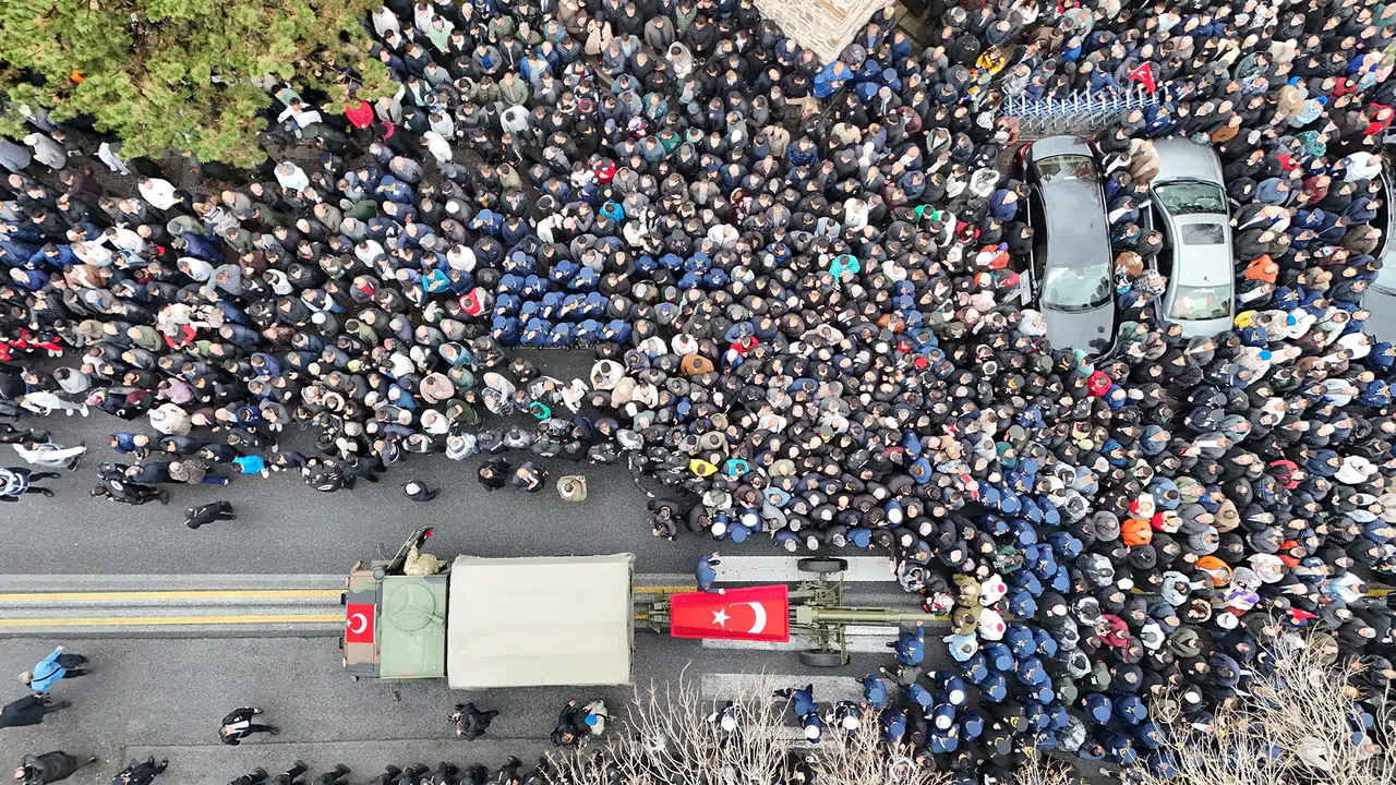 Şehit Pilot Binbaşı Nihat İlgen'e Binlerce İnsan Veda Etti