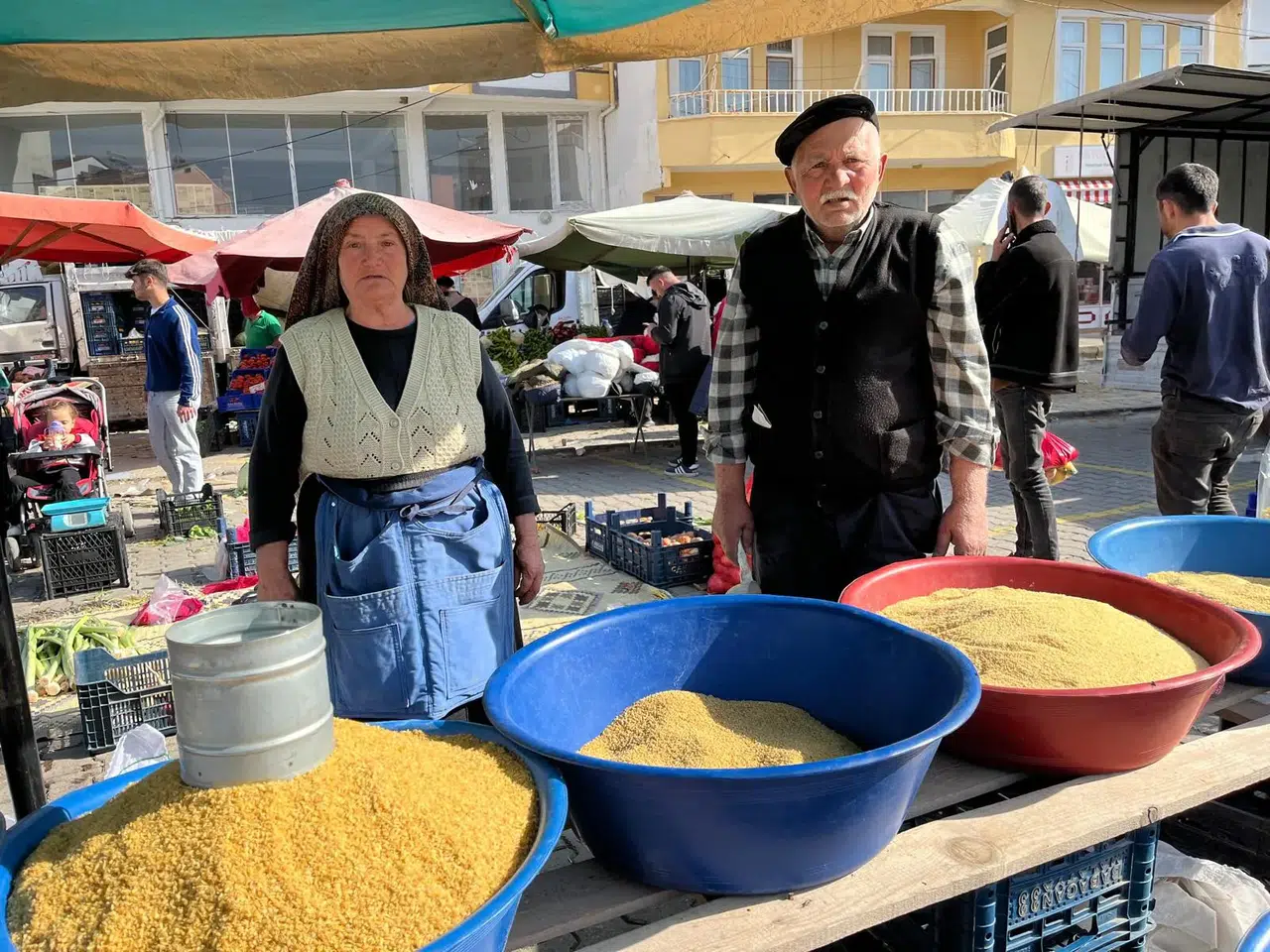 40 Yıllık Pazar Aşkı: 71'lik Çiftin Geçim Mücadelesi