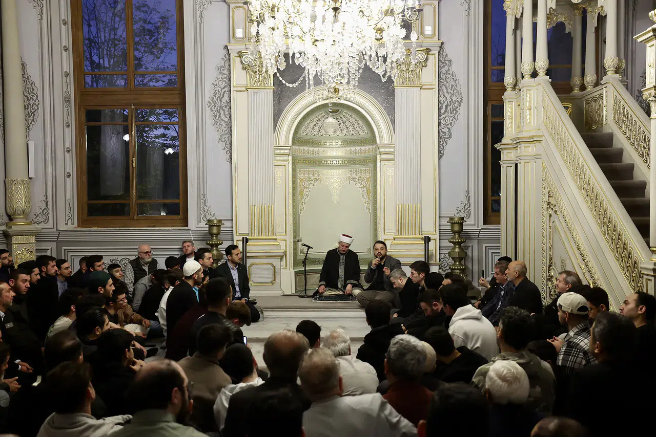 TÜGVA Gençleri Teşvikiye Camii'nde Sabah Namazı Buluşması