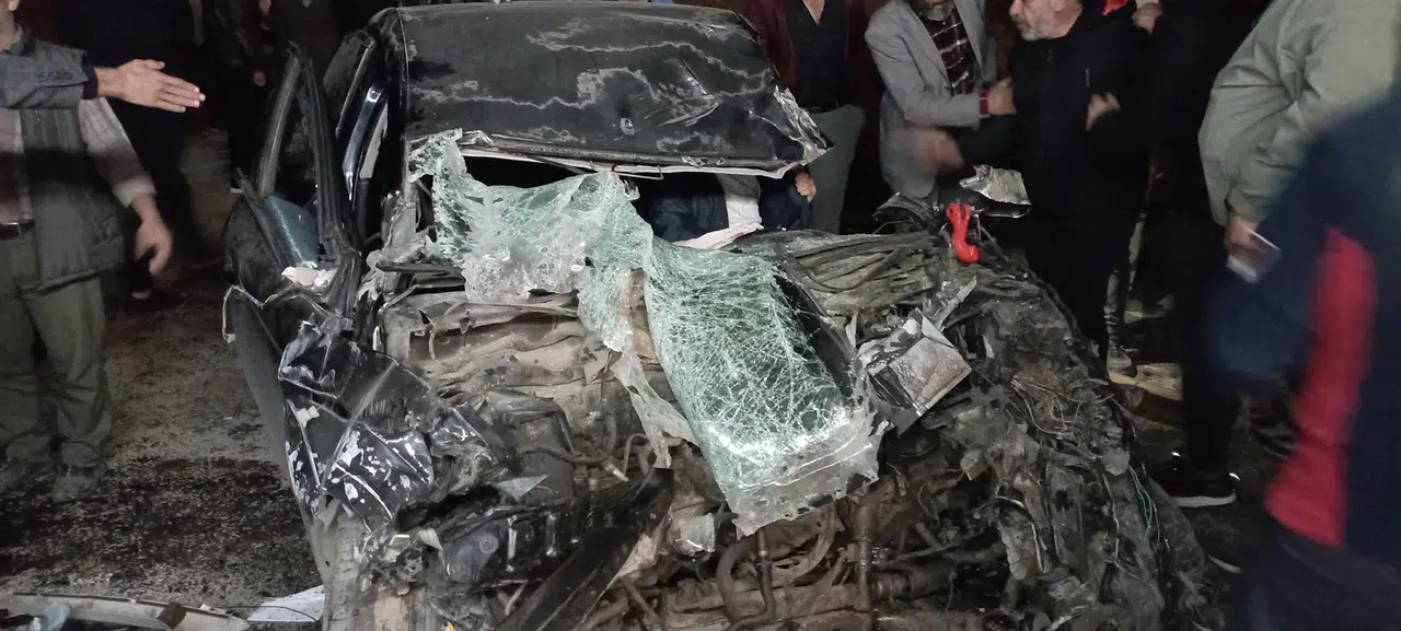 Otomobil Tırın Dorsesine Çarptı! Sürücüyü İtfaiye Çıkardı