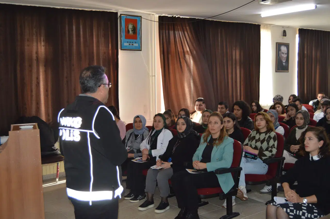 Gemerek’te Öğrencilere Uyuşturucu, Bağımlılık ve Terörle Mücadele Seminerleri