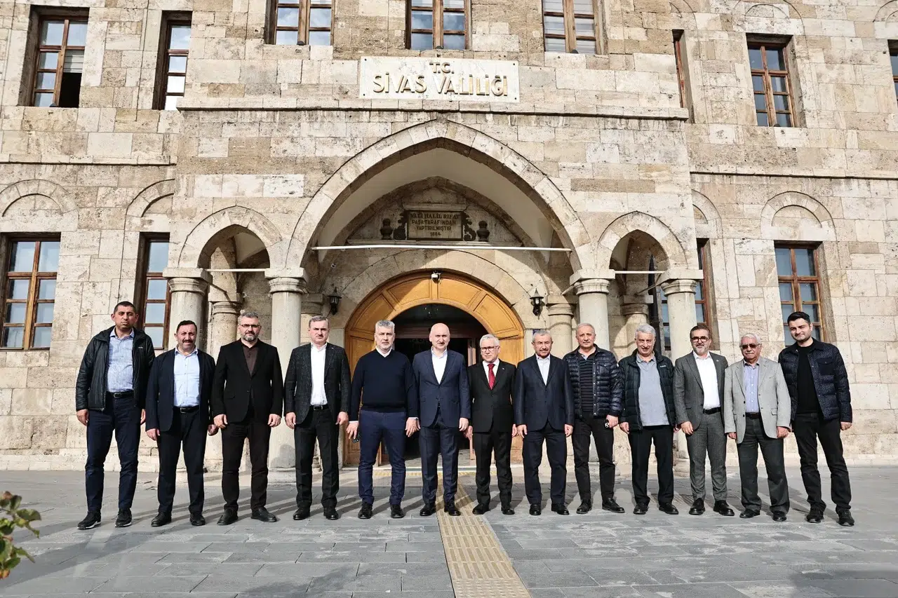 Eski Bakanlar ve Milletvekillerinden Sivas Valisi Yılmaz Şimşek’e Ziyaret