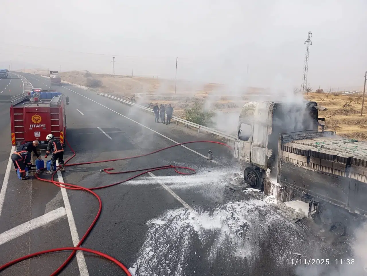 Malatya-Elazığ Yolunda Tır Yangını: Hızlı Müdahale Faciayı Önledi