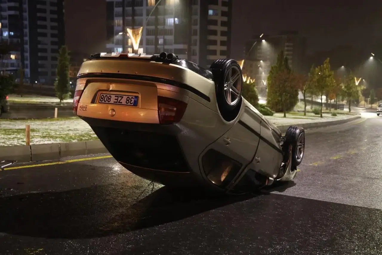 Şaşkına Çeviren Kaza: Sürücü Yarım Saat Sonra Ortaya Çıktı