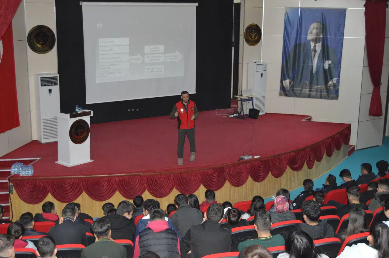 Öğrencilere “Gençlik ve Güvenli Gelecek” Semineri Verildi