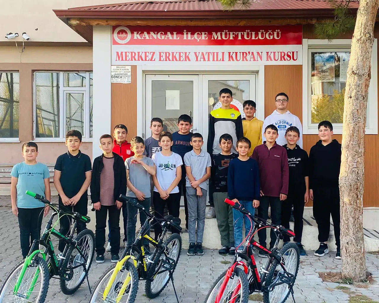 Kangal’da Hafızlık Öğrencilerine Bisiklet Hediyesi