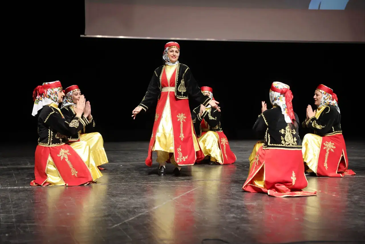 Öğretmenlerden Sahnede Unutulmaz Performans