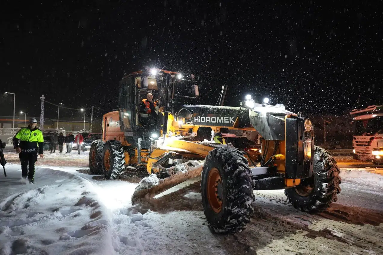 Yoğun Tipi: Erzincan-Sivas ve Erzincan-Gümüşhane Yolları Kapandı