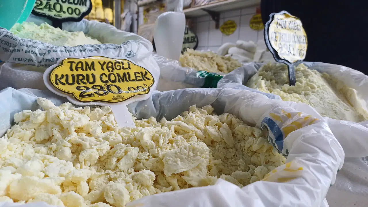 Kaliteli Peynir Nasıl Anlaşılır? Hileli Ürünler Kendini Belli Ediyor!