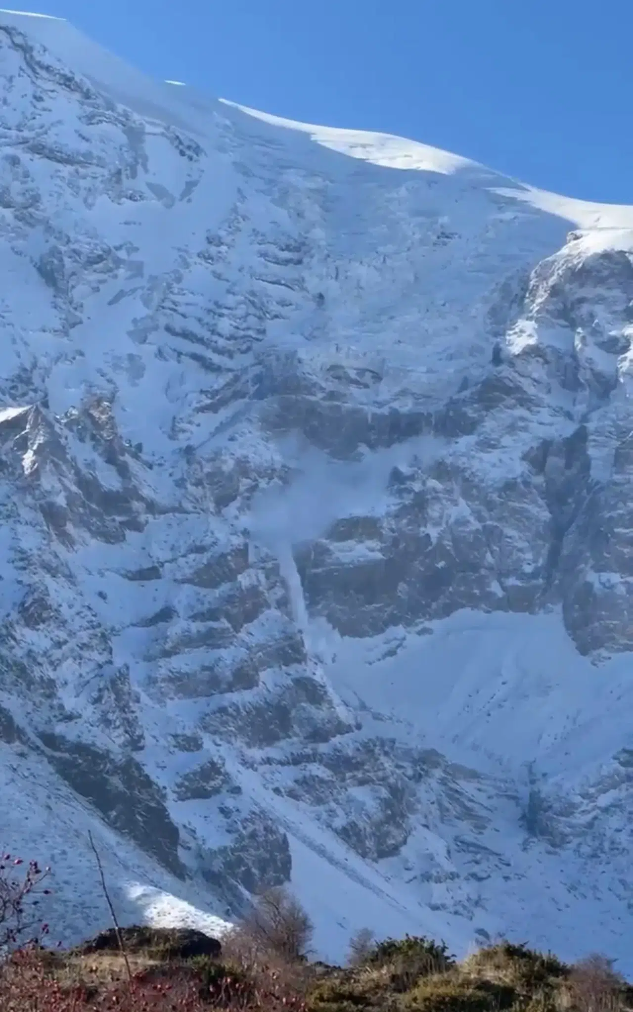 Kar yığını dağdan böyle aktı! Ağrı Dağı’nda çığ anı