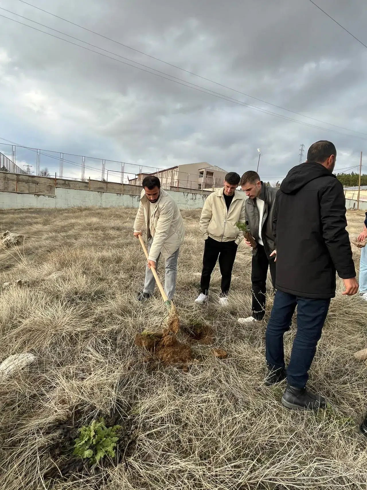 Öğrenciler 40 Fidan Dikerek Çevre Bilinci Oluşturdu