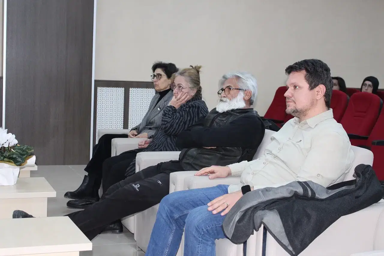 Akademisyen ve öğrenciler, köpeğin binlerce yıllık yolculuğunu dinledi