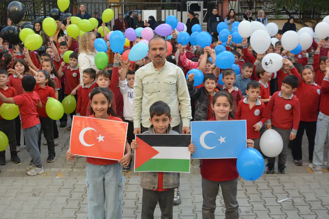 787 Balon Özgürlük İçin Gökyüzünde: Çocukların Sesi!