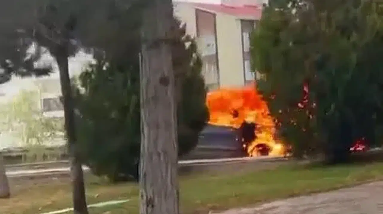 Sivas'ta Motor Yangını: Otomobil Kullanılamaz Hale Geldi