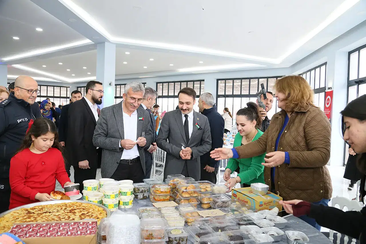 GEMEREK’TE FİLİSTİN İÇİN DÜZENLENEN KERMES BAŞLADI